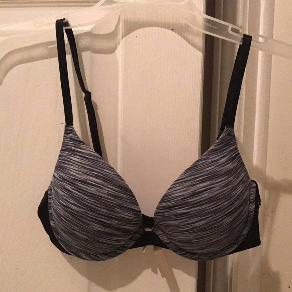 Great condition just basic wear. Tag faded. 34B